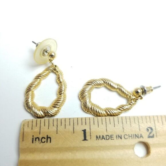 Vintage Gold Tone Dangle Drop Shaped Earrings, Lightweight Minimal Classic Style - Picture 3 of 6